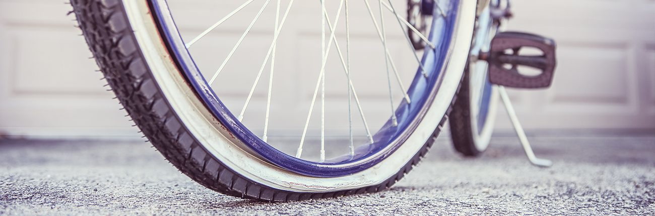 Vélo : adieu les crevaisons avec le pneu à trous et le pneu plein !