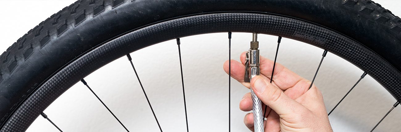 Bien entretenir son vélo : gonfler ses pneus